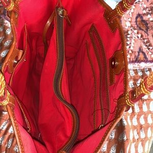 Vintage Dooney and Bourke bag, great condition